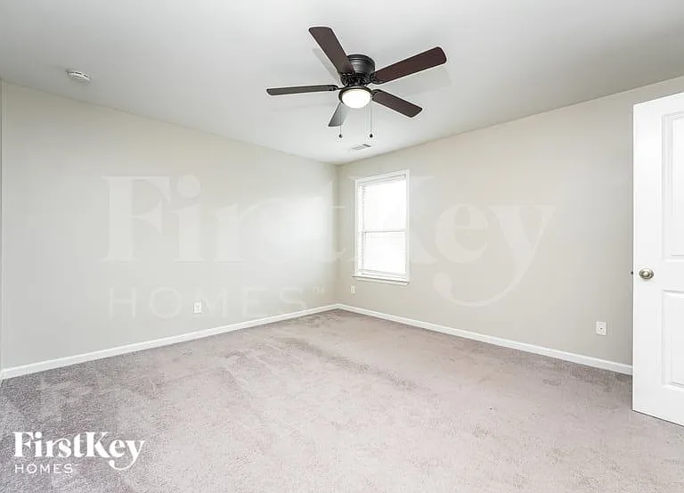 1035 Sutherland Dr — Photo 7