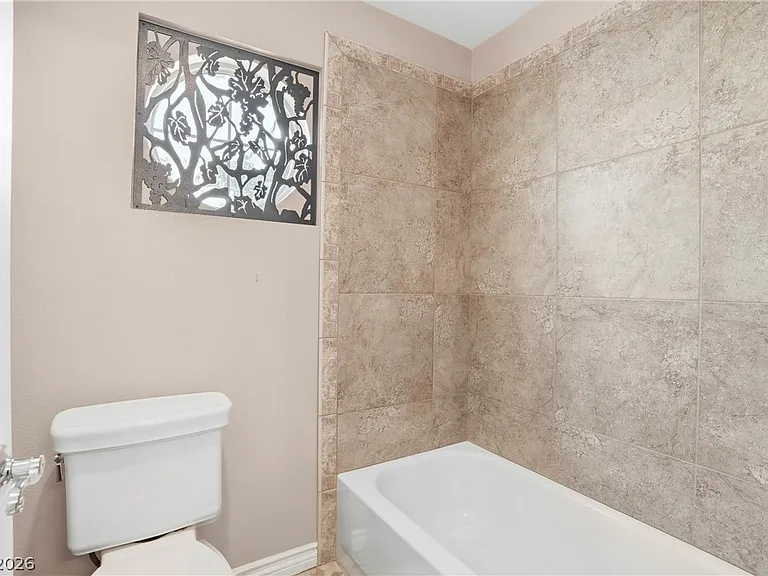 2870 Deerwood Ct — Photo 18