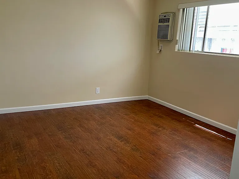5044 Cahuenga Blvd #9 — Photo 6