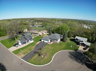 7818 Davidson Ct, Inver Grove Heights, MN 55076