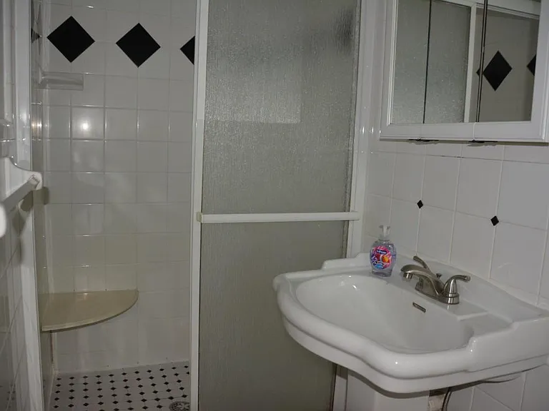 Private bath for Room 1