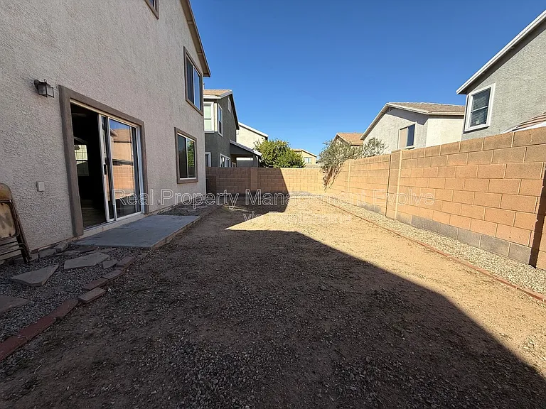 3930 W Irwin Ave — Photo 27