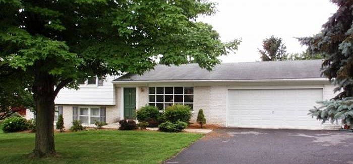 1st image of 19127 Woodhaven Dr