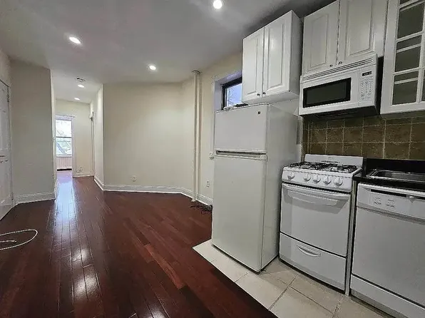 228 E 26th St #5Z, New York, NY 10010