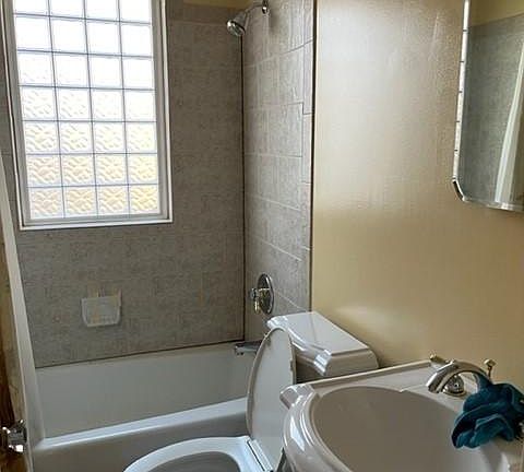 2nd image of 3506 Rosewood Ave