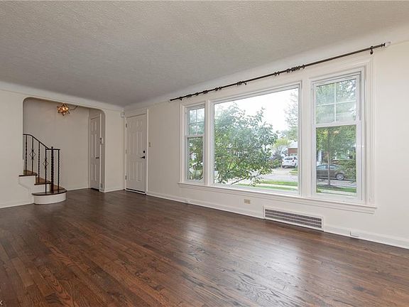 3rd image of 4947 Edsal Dr