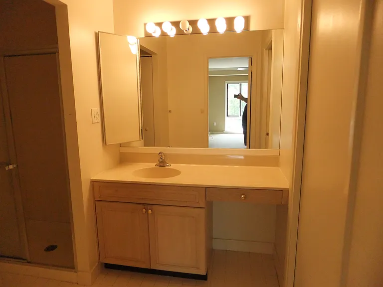 Oakwood Ter — Photo 3