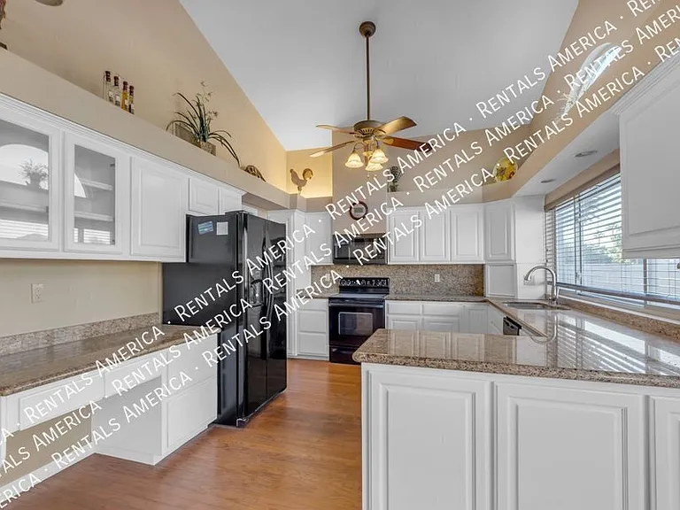 5822 W Abraham Ln — Photo 14