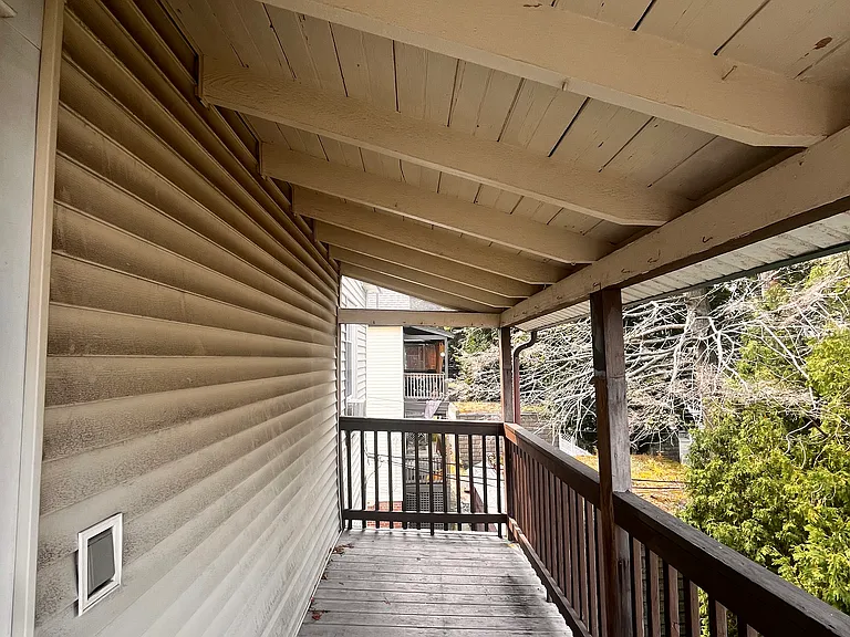 468-470 Gallivan Blvd #2 — Photo 29