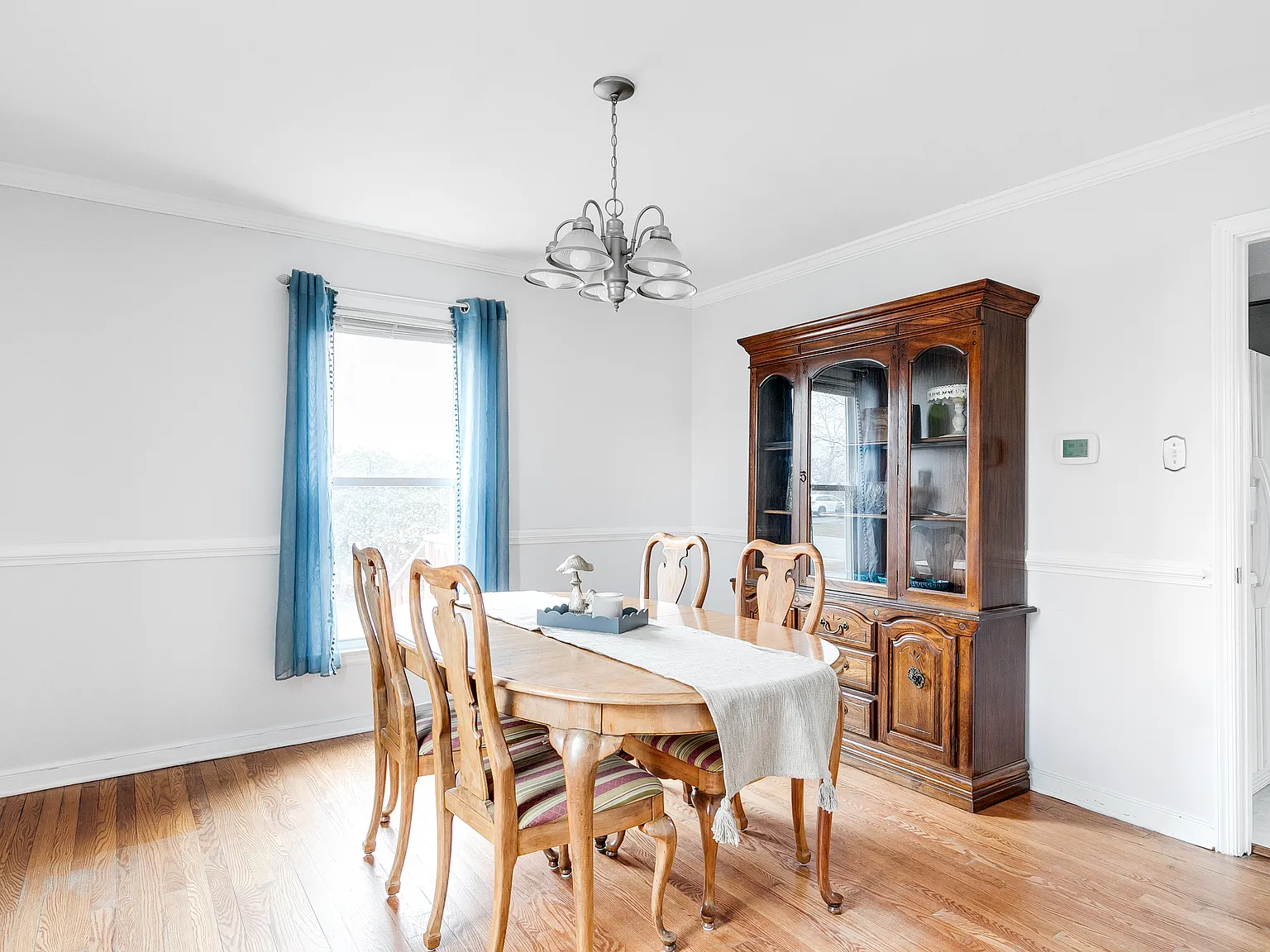 3 bed, 2.5 bath, 1700 sqft, $2,500 — Photo 3