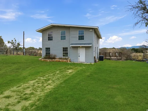 477 Bandera, Bandera, TX 78003