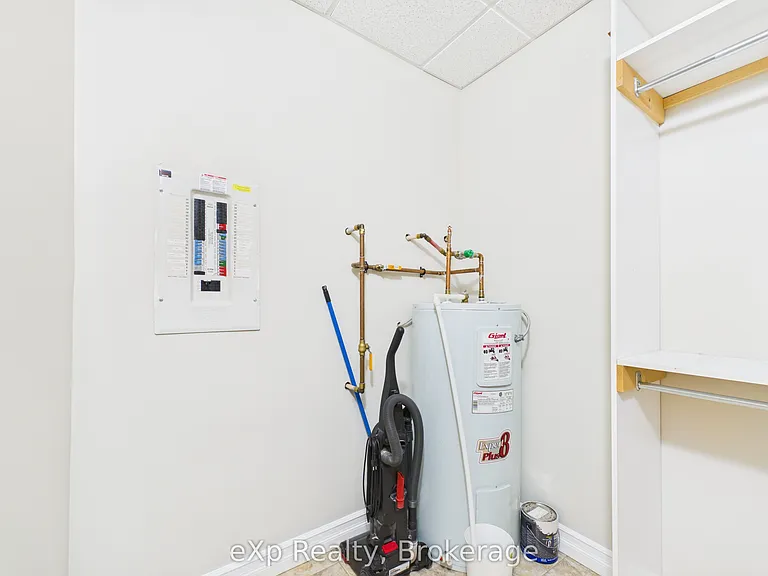 807 Queen St #2 — Photo 10
