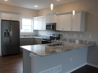 260 W Forevergreen Rd, Coralville, IA 52241