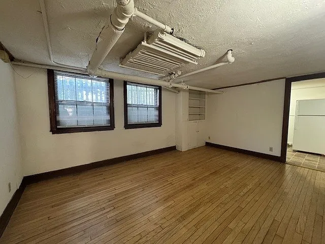 Building Photo - 2024 Kendall Ave #5