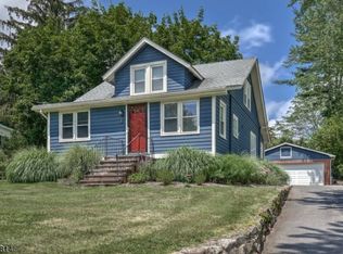 4 Maple St, Peapack, NJ 07977