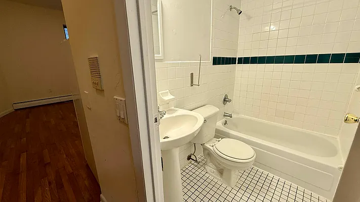 Rented by HOLTON REAL ESTATE INC. | media 6