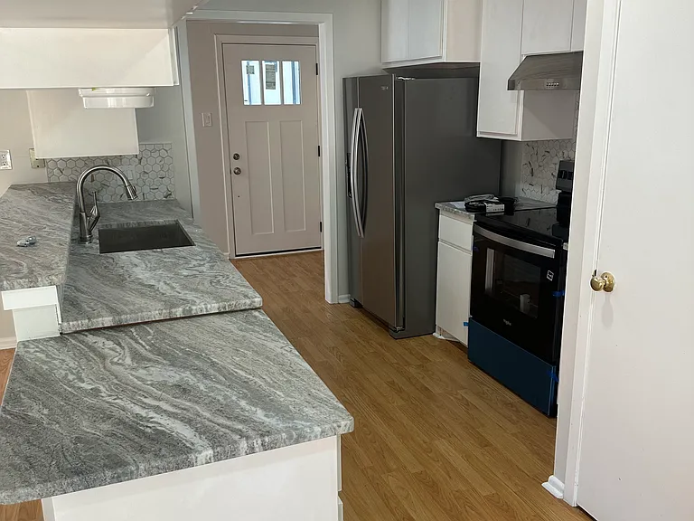 806 Lloyd Dr — Photo 9