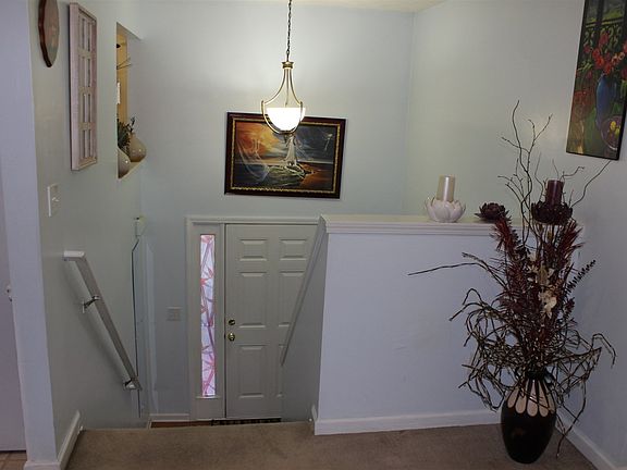 4th image of 410 Aristocrat Dr