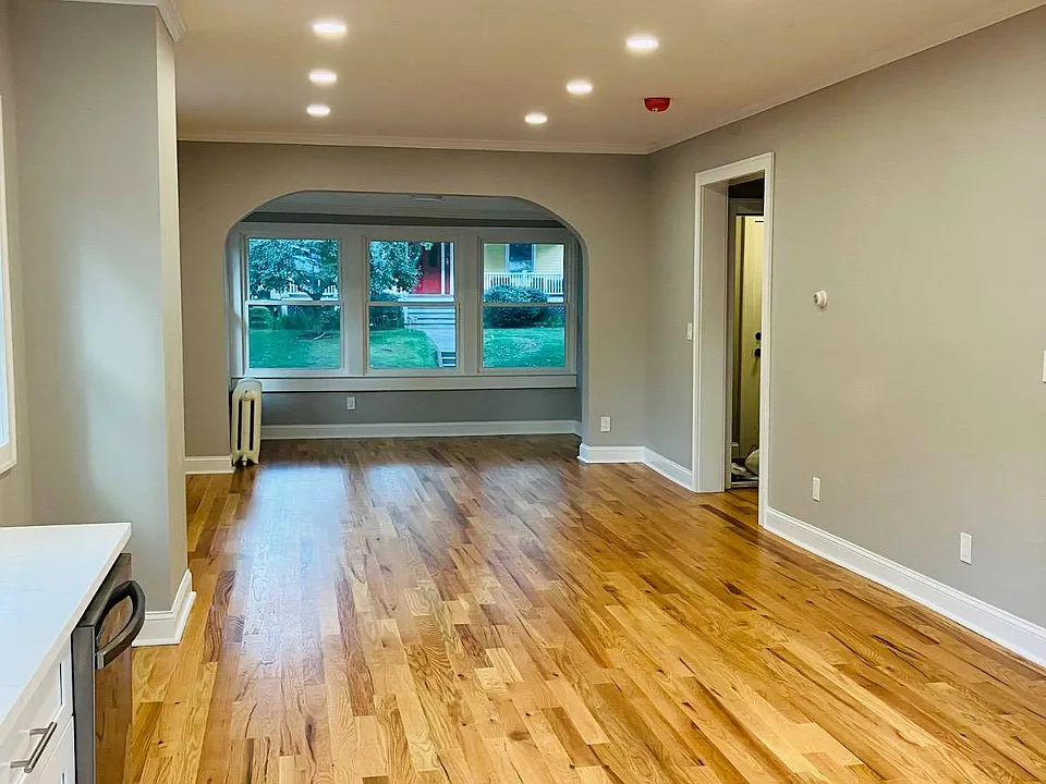 75 Waller Ave #2