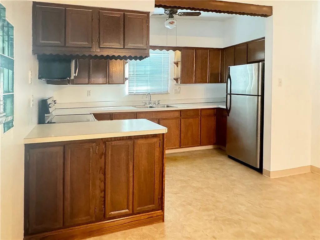 5 bed, 1152 sqft, $1,500 — Photo 4