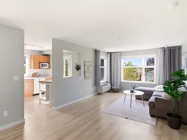 563 Yates Rd #215, Kelowna, BC V1V 2V3