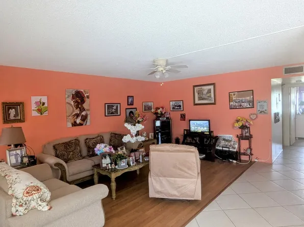 205 Wellington M, West Palm Beach, FL 33417