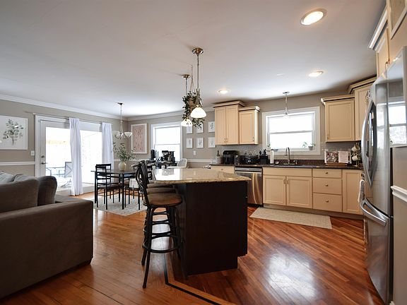 2nd image of 370 Westford Road