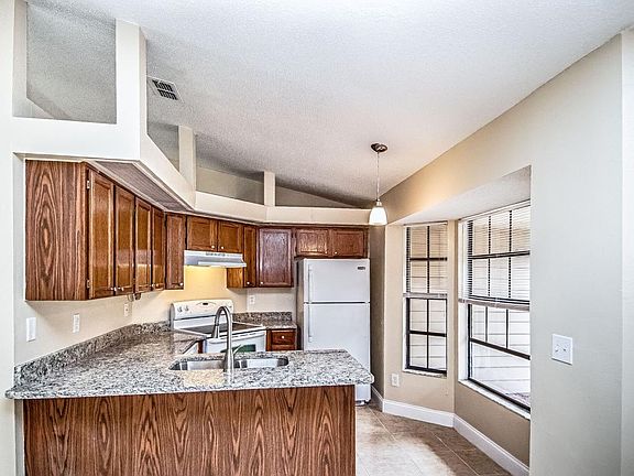 3rd image of 3331 Greendale Ave