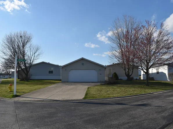 985 Cherry St, Manteno, IL 60950