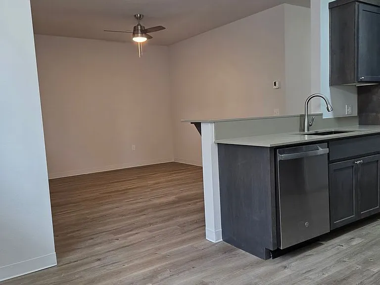 60 Alder Ave — Photo 15