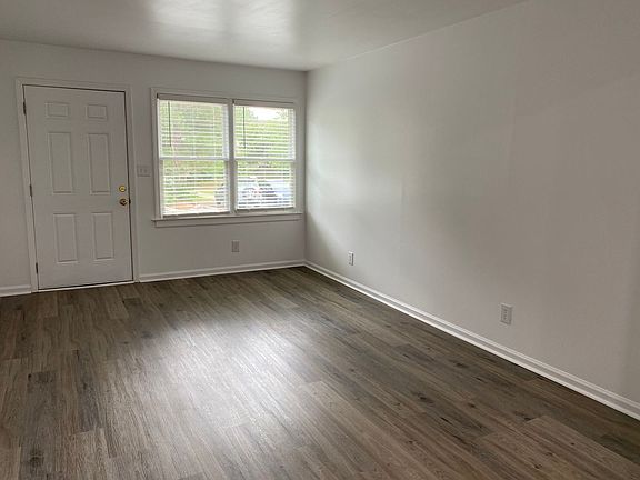 2nd image of 525 Bashford Rd