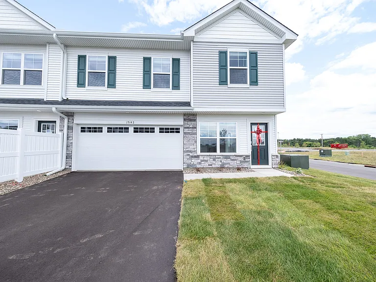 15142 Archdale Ln — Photo 1