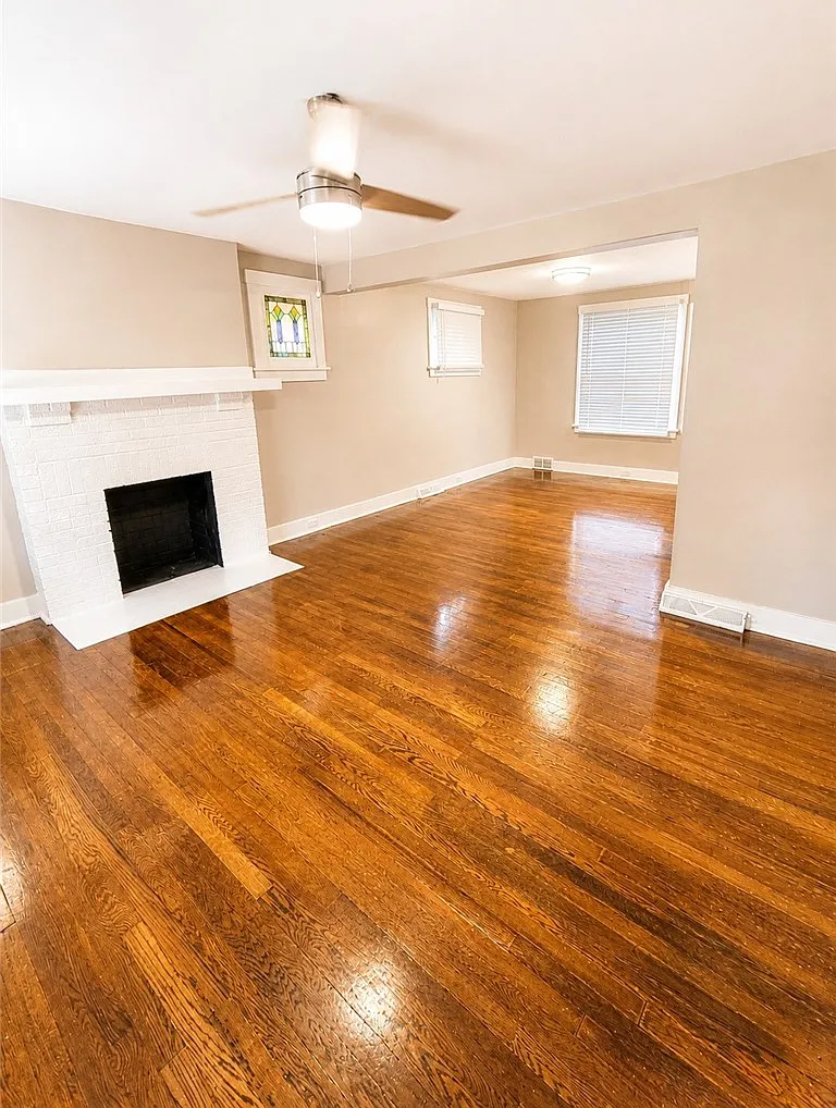 2 bed, 755 sqft, $1,555 — Photo 2