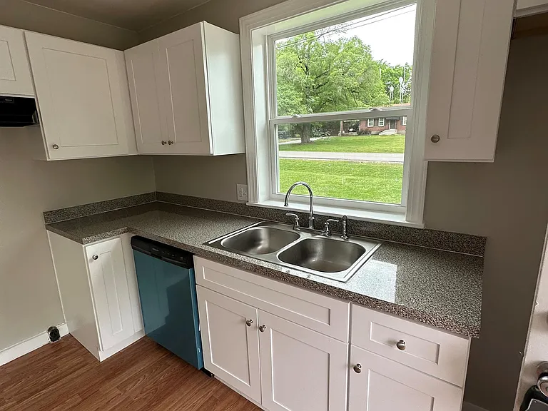 100 Glenmont Dr #A — Photo 2