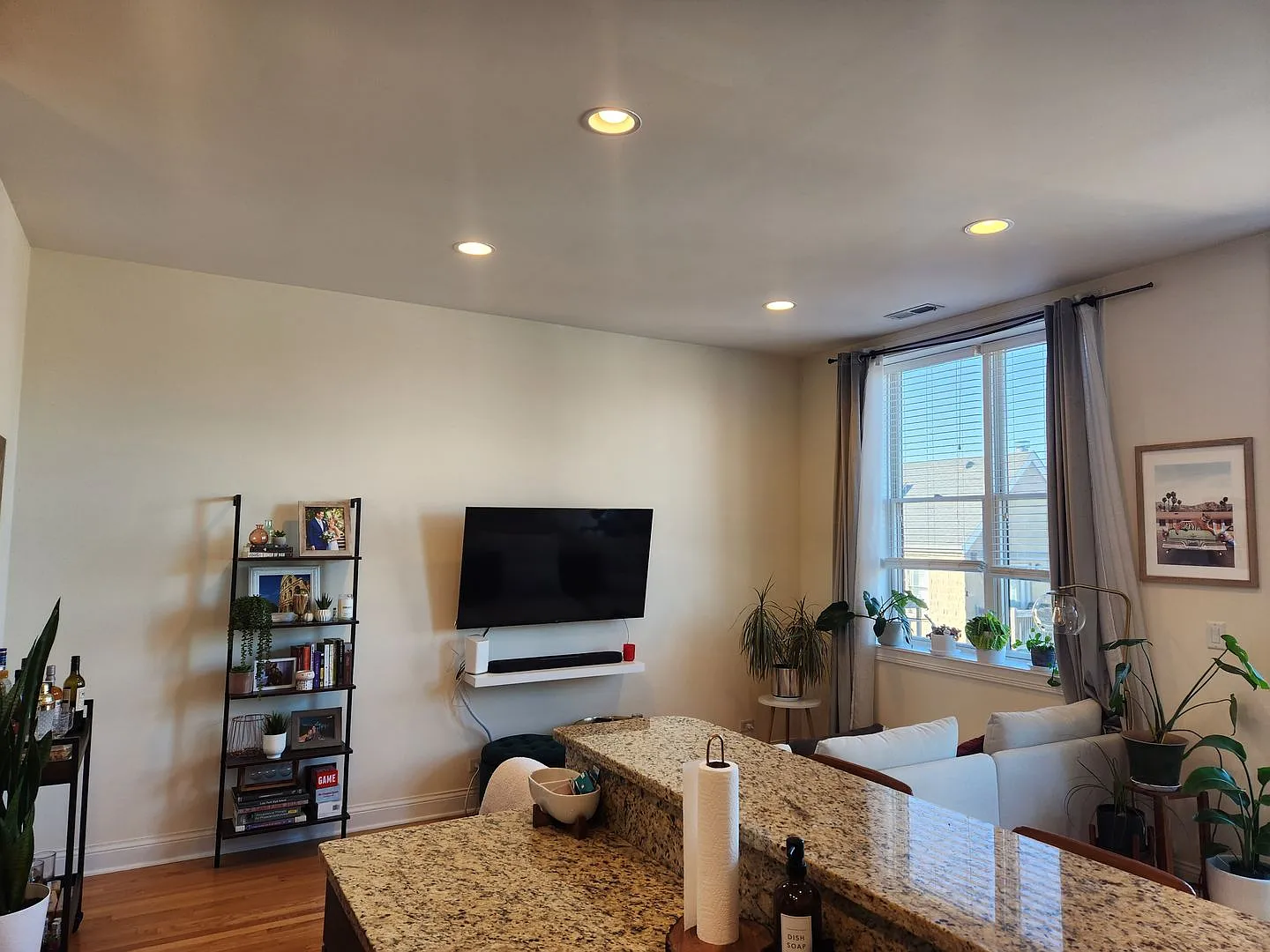 Lakeview Condo quality 1 bedroom unit — Photo 4