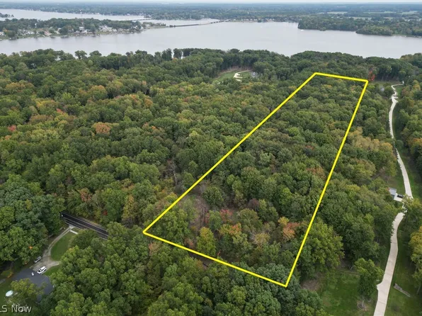 Mahoning Rd, Lake Milton, OH 44429