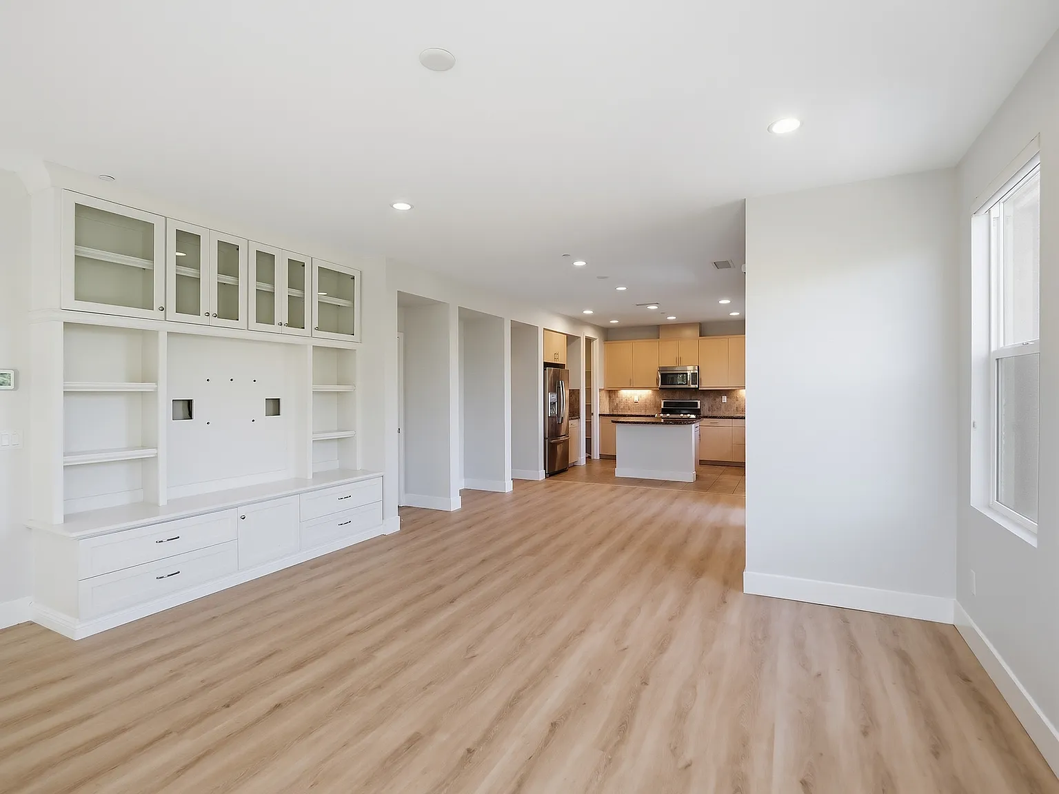 2 bed, 1598 sqft, $4,200 — Photo 3