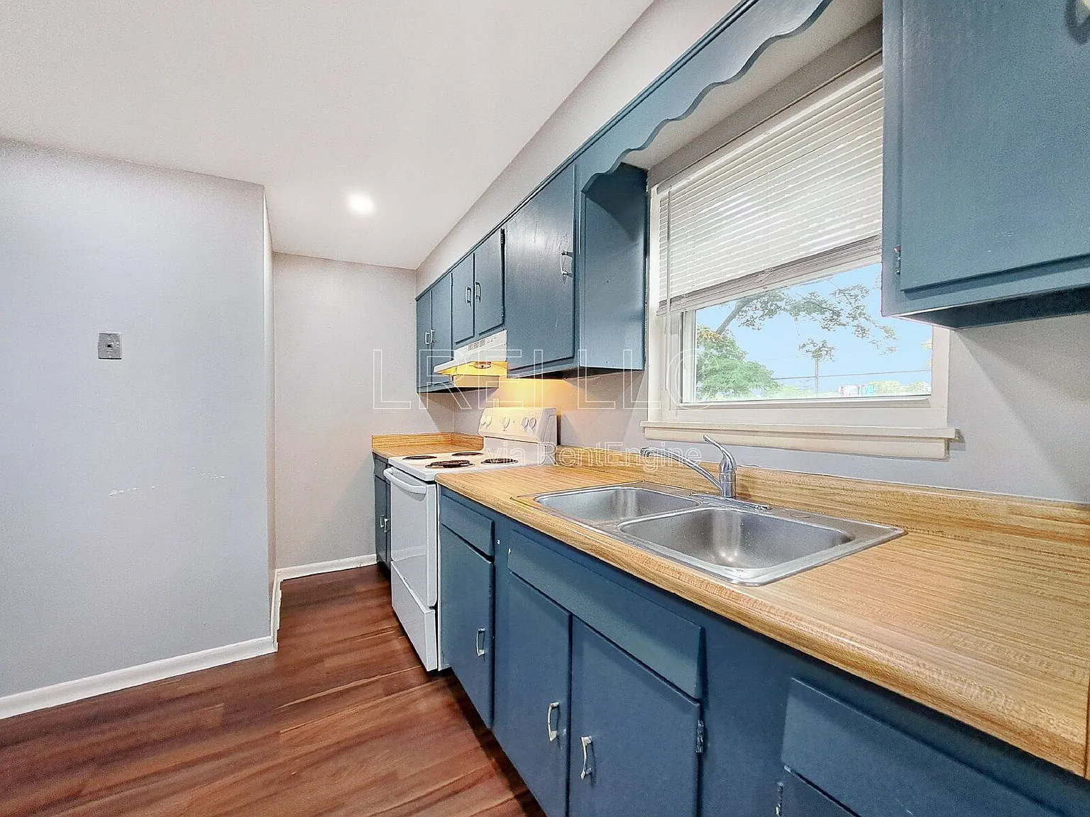 2 bed, 1.0 bath, 900 sqft, $799 — Photo 4