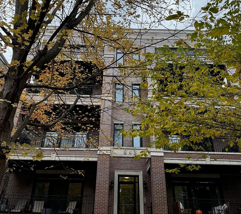 1st image of 843 W Buckingham Pl APT 3W