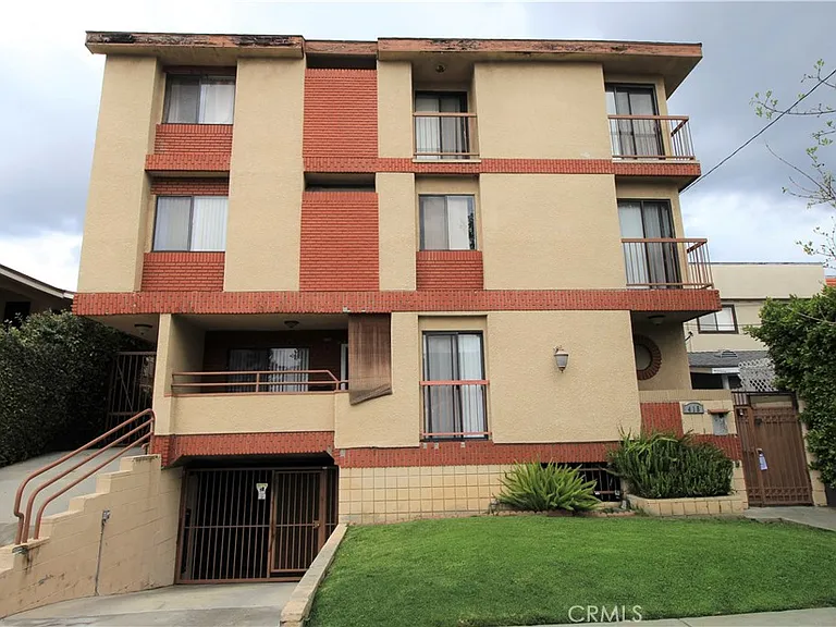 415 W Stocker St #307 — Photo 1