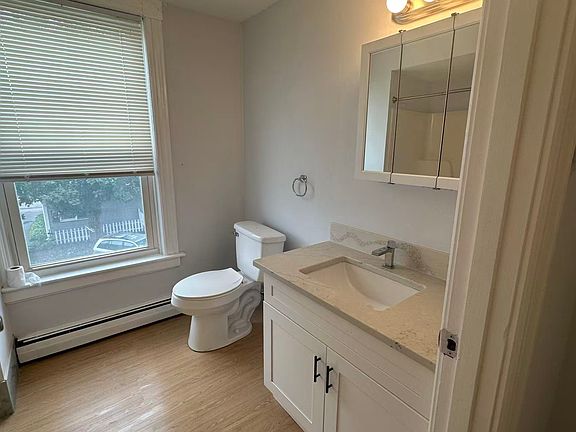 5th image of 412 Waterman Ave #2L