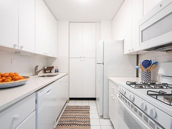 5th image of 40 E 94th St APT 8B