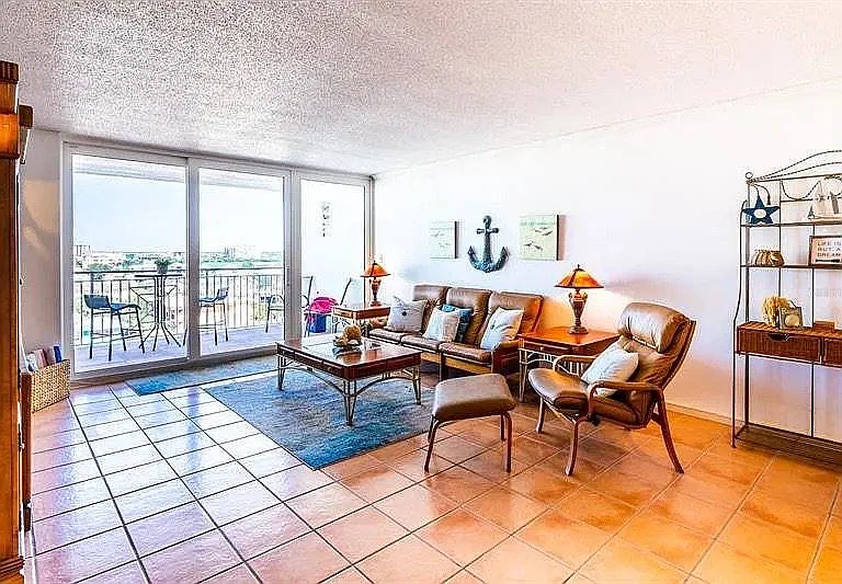 675 S Gulfview Blvd #805 in Clearwater Beach, FL 33767 — Photo 3