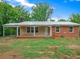 701 Lakeview Dr, Gainesboro, TN 38562