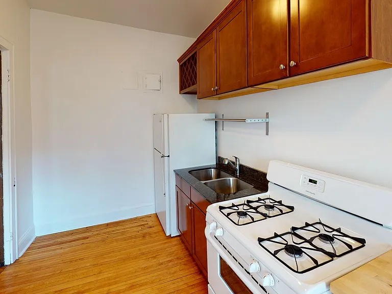 LorWest Flats — Photo 7