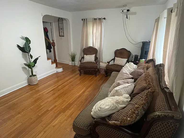 2370 Whittier St — Photo 5