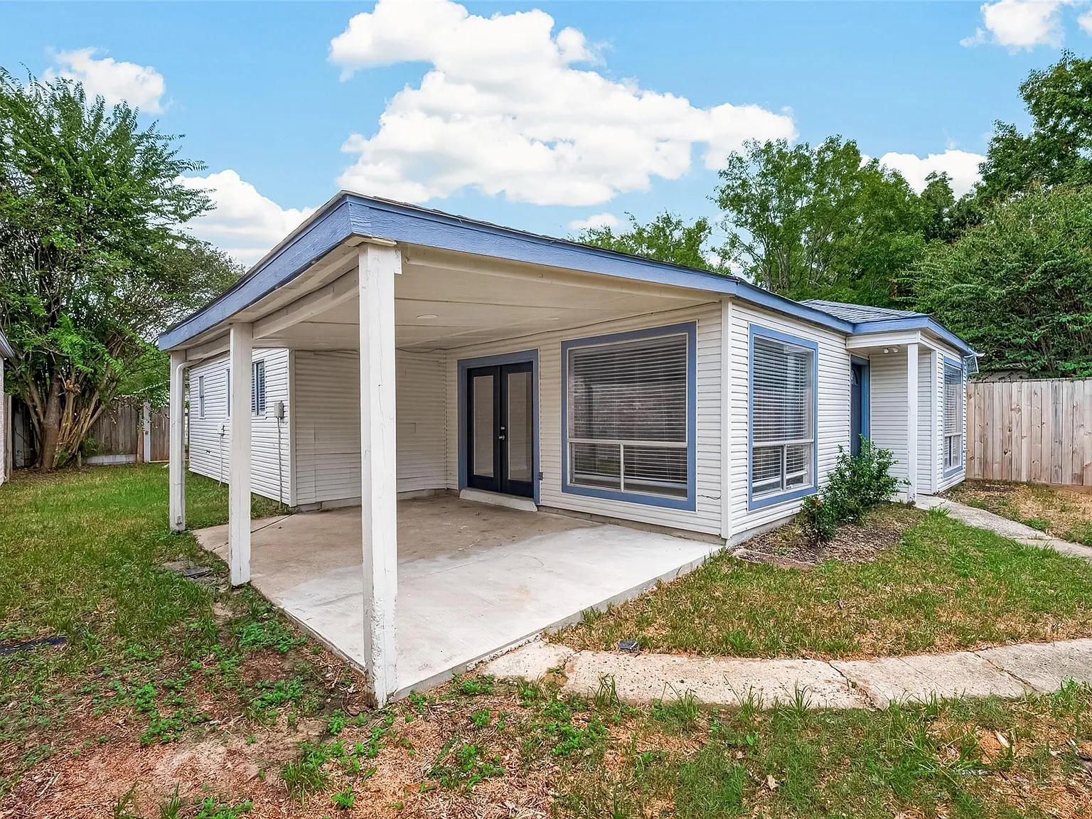 3 bed, 2.5 bath, 1297 sqft, $1,895 — Photo 3