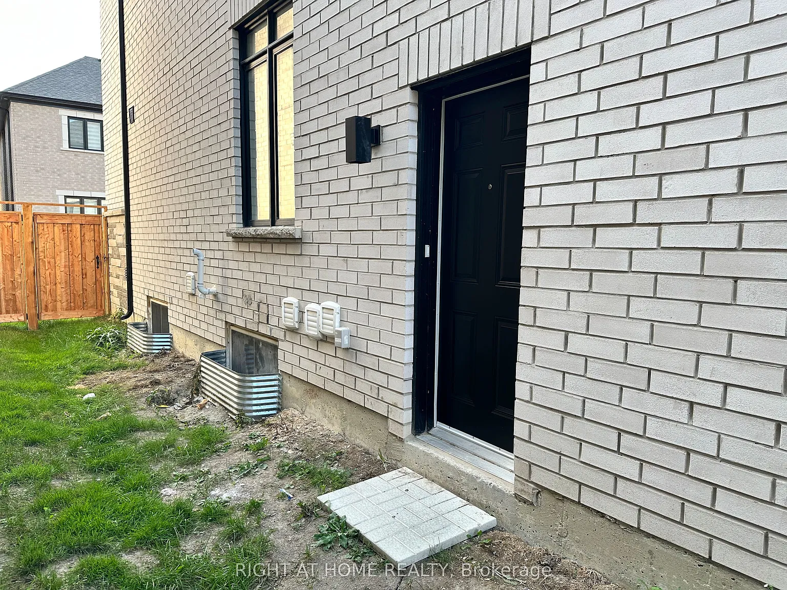 2 bed, $1,800 — Photo 2