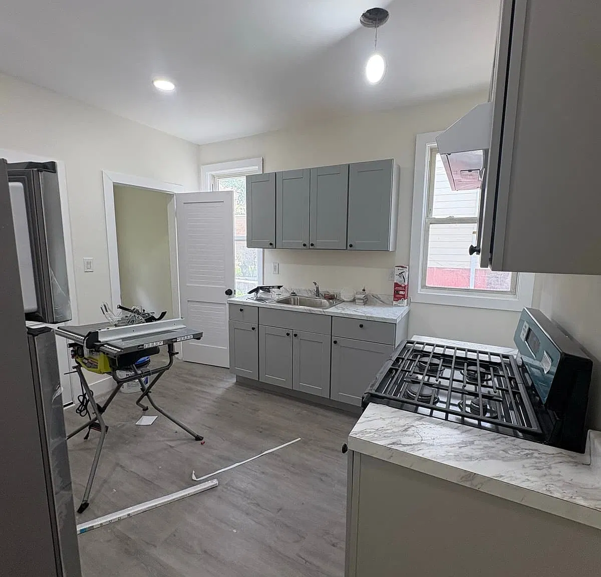 3 bed, 1000 sqft, $2,200 — Photo 1