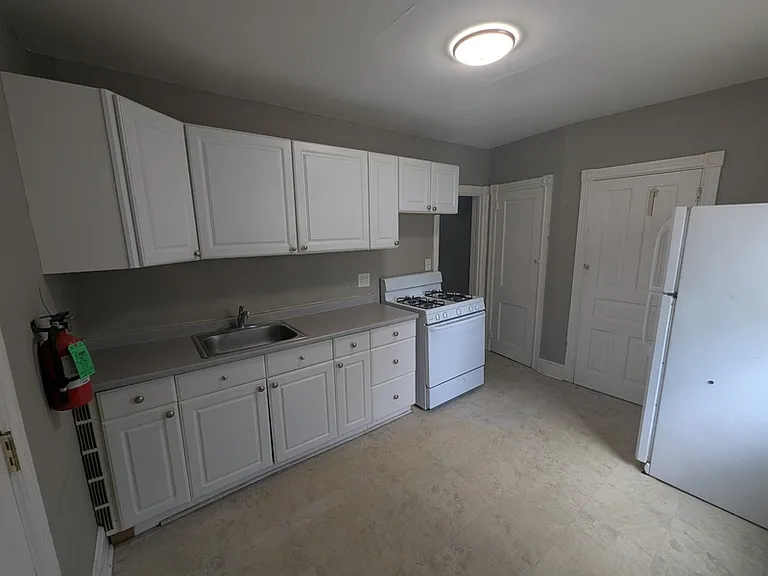 230 Broadway #C — Photo 2